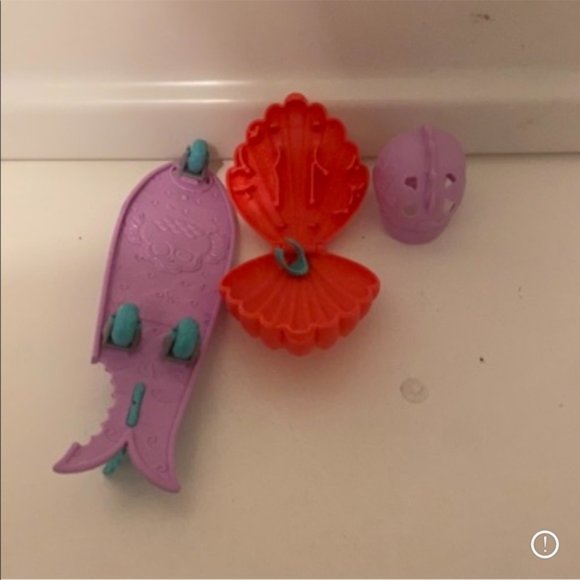 Retired Monster High Lagoona Blue Doll Surf-To-Turf - Picture 12 of 13